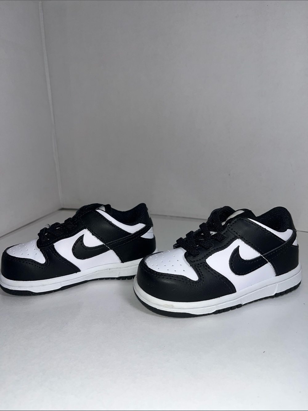 Black & White kids Nike Low Dunk Size 6C
